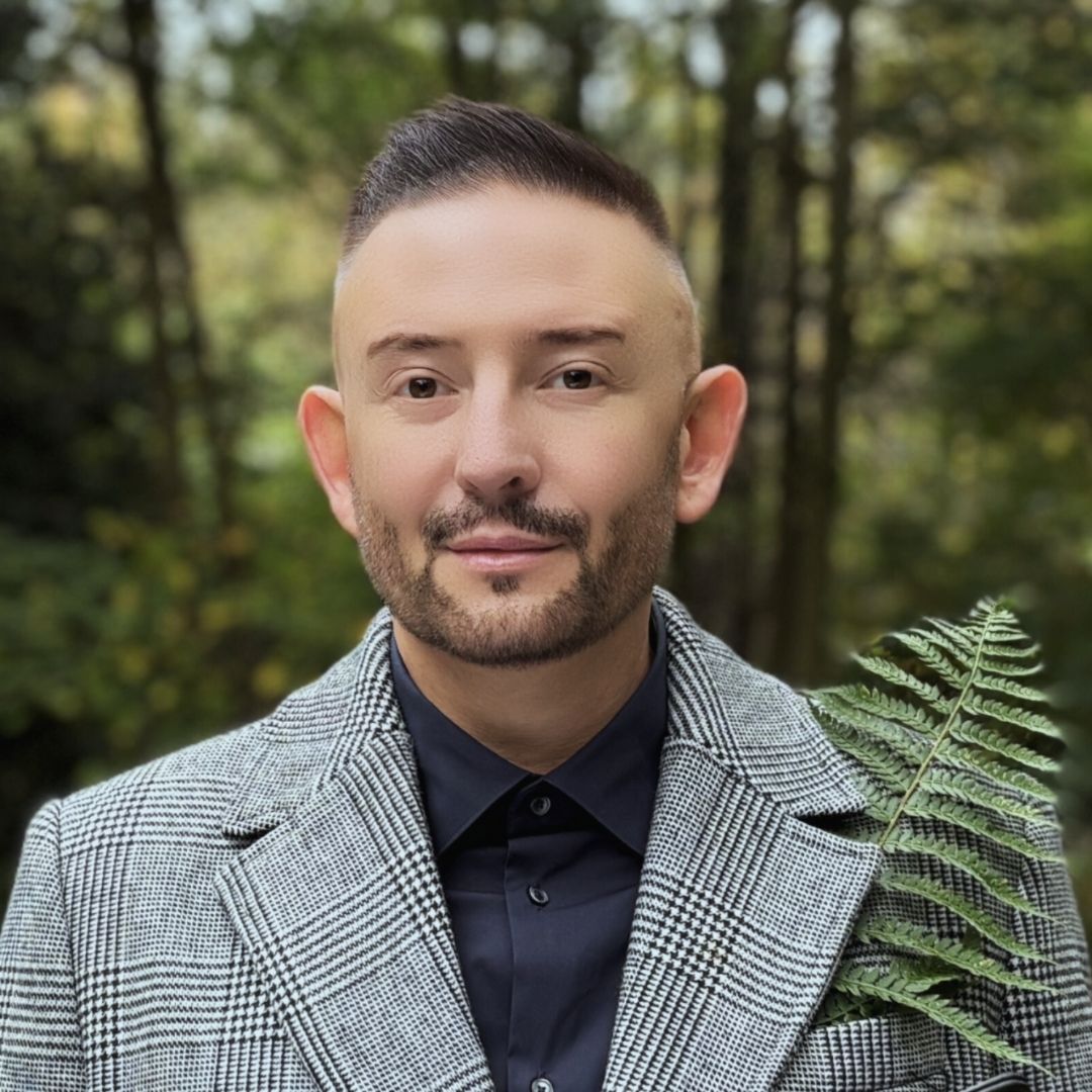 Artur Mazur – celebrant pogrzebów humanistycznych w naturalnym otoczeniu